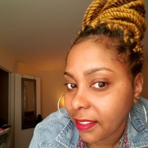 Meet your Posher, Latoya